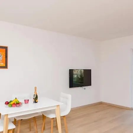 5 Star Apartment